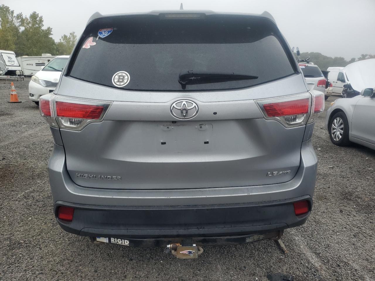 5TDBKRFH0FS151902 2015 Toyota Highlander Le