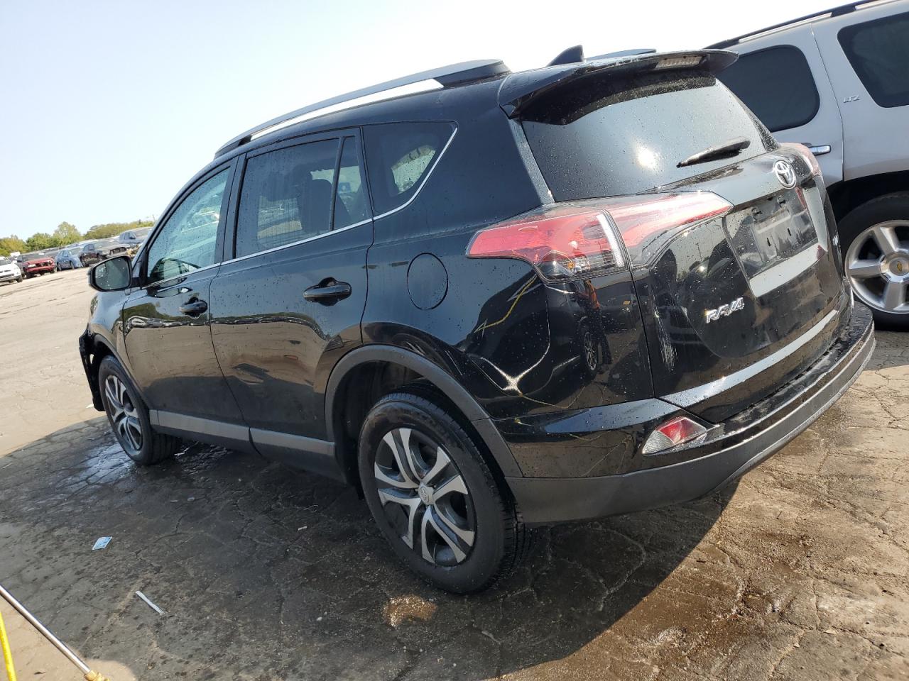 2T3ZFREV9HW347512 2017 TOYOTA RAV 4 - Image 2