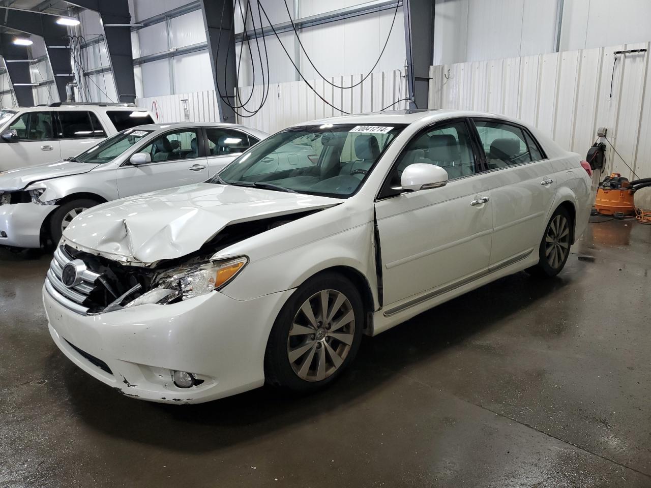 2012 Toyota Avalon - Image 1