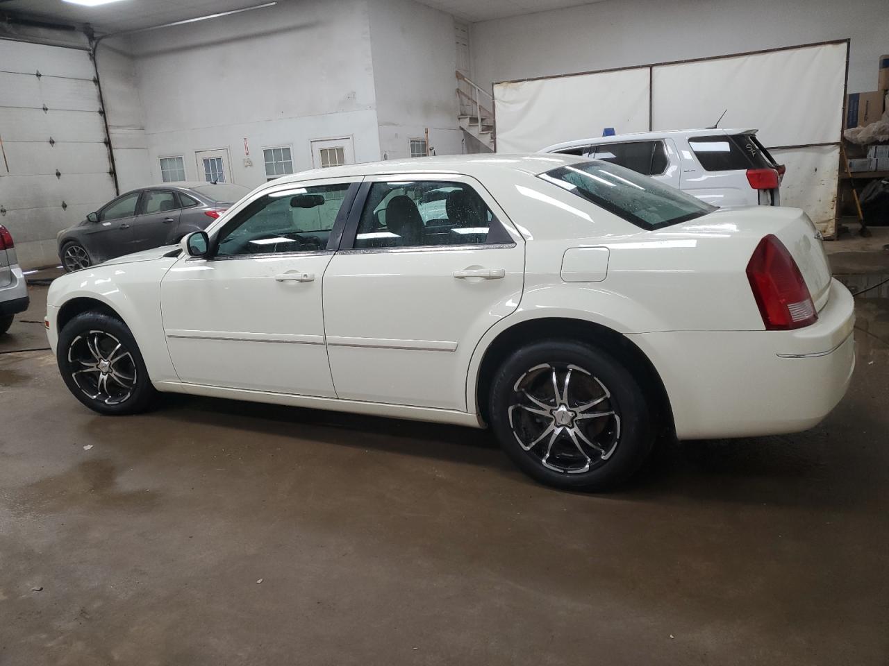 2005 Chrysler 300 - Image 2