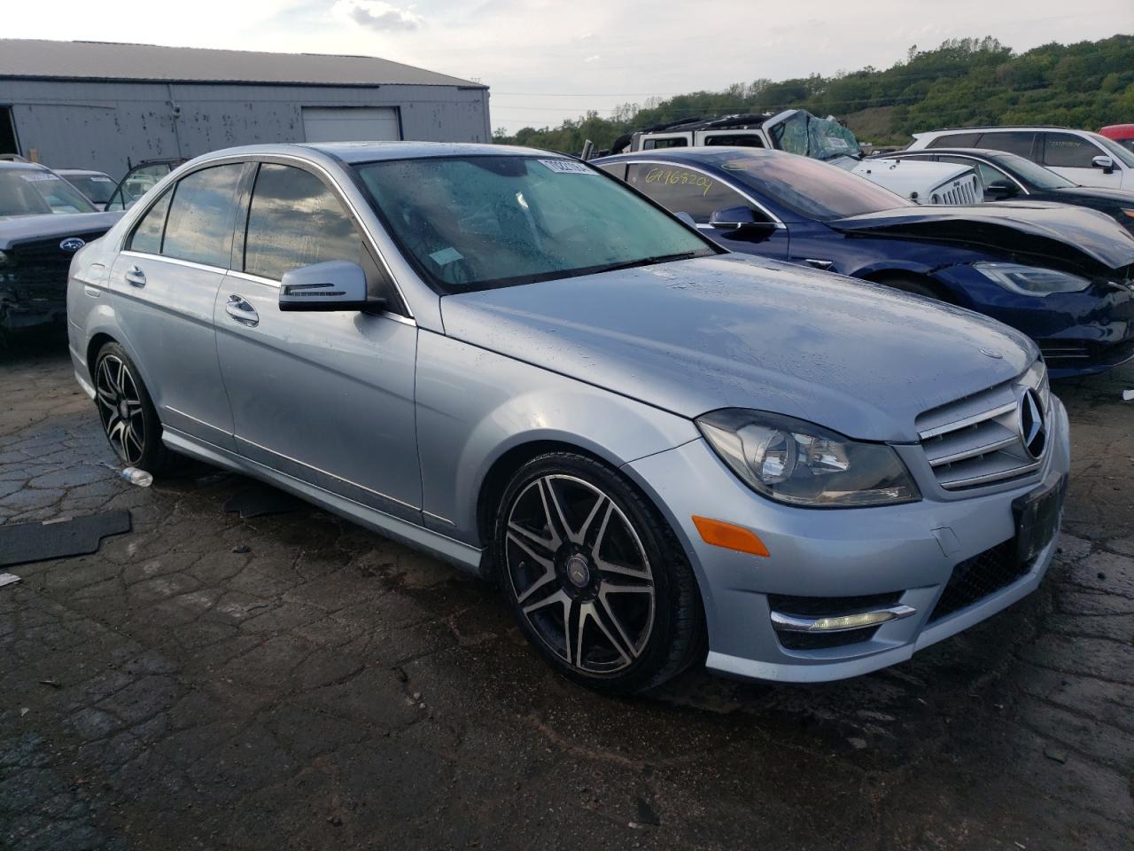 VIN WDDGF8AB0DR243570 2013 MERCEDES-BENZ C-CLASS no.4