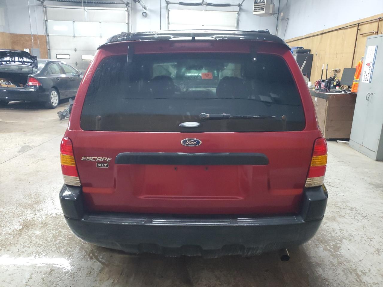 1FMYU93103KB33975 2003 Ford Escape Xlt