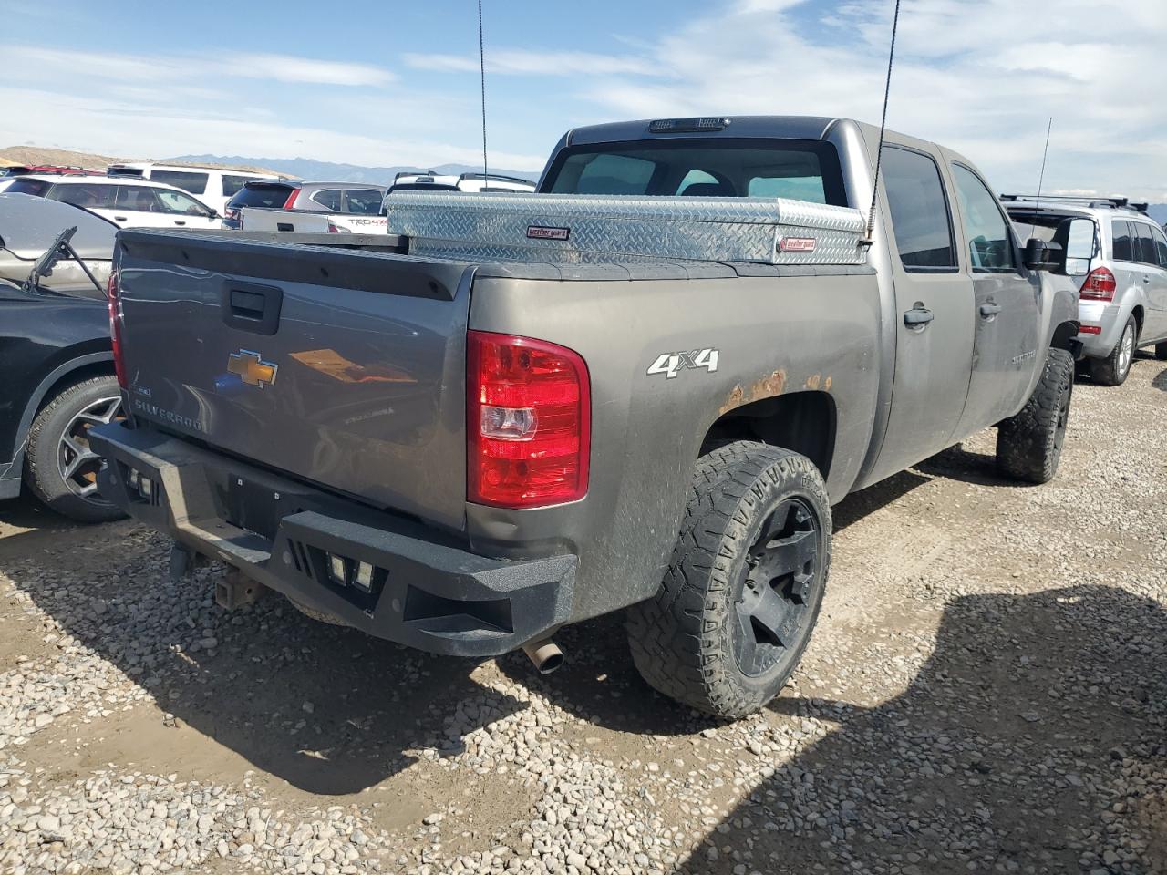 2009 Chevrolet Silverado - Image 3