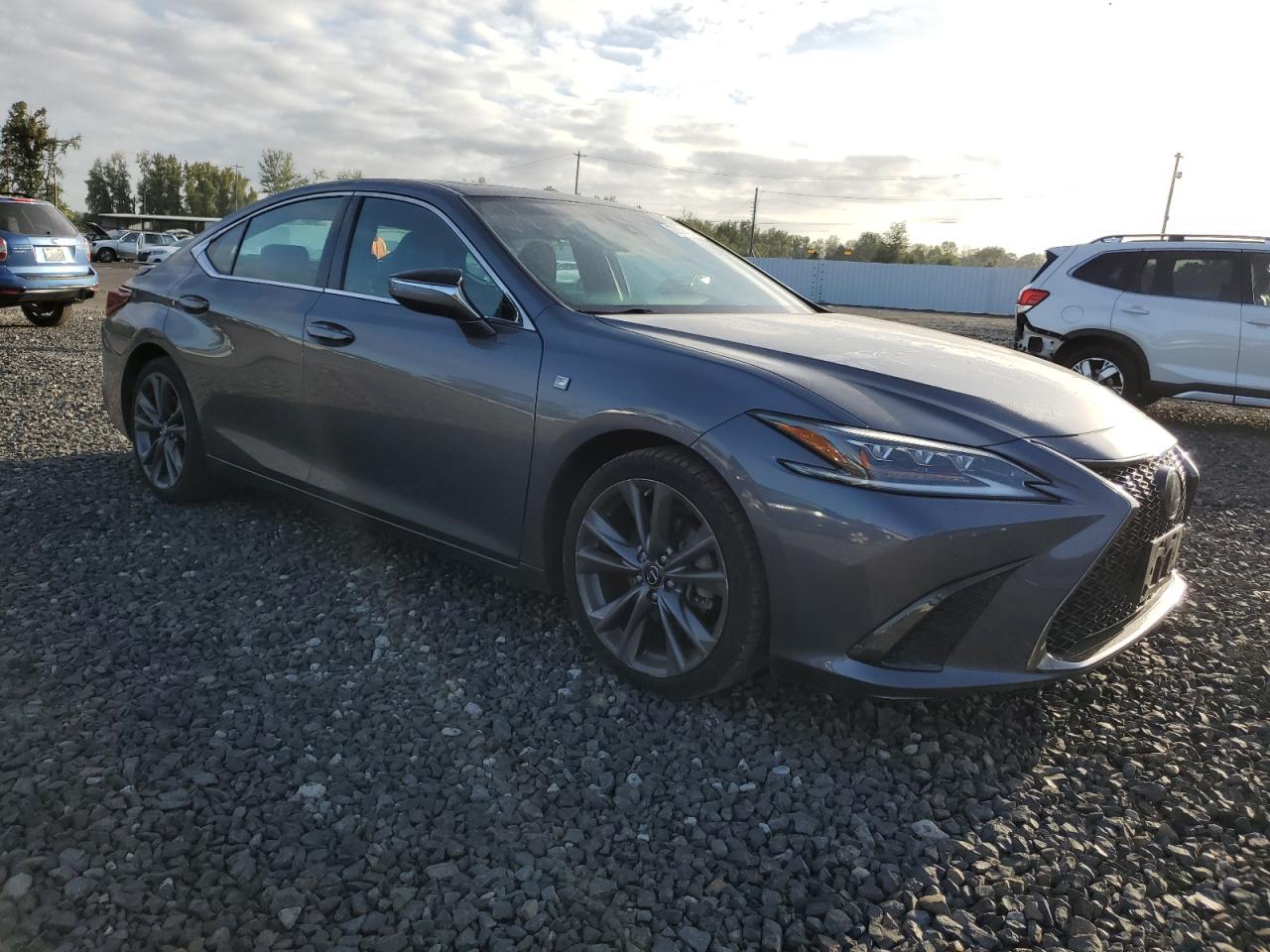 2019 Lexus ES - Image 4