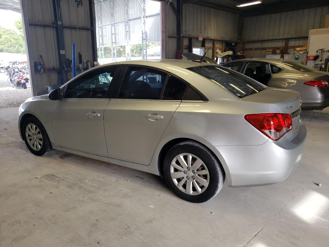 2011 Chevrolet Cruze - Image 2