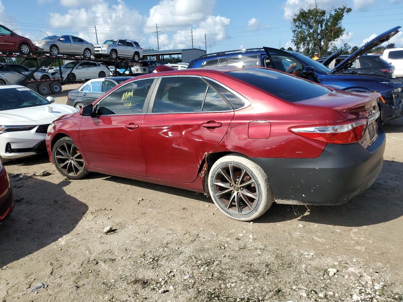 4T1BF1FK0FU924215 2015 TOYOTA CAMRY - Image 2