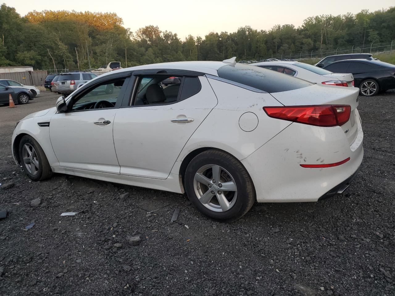 KNAGM4A7XF5662148 2015 KIA OPTIMA - Image 2