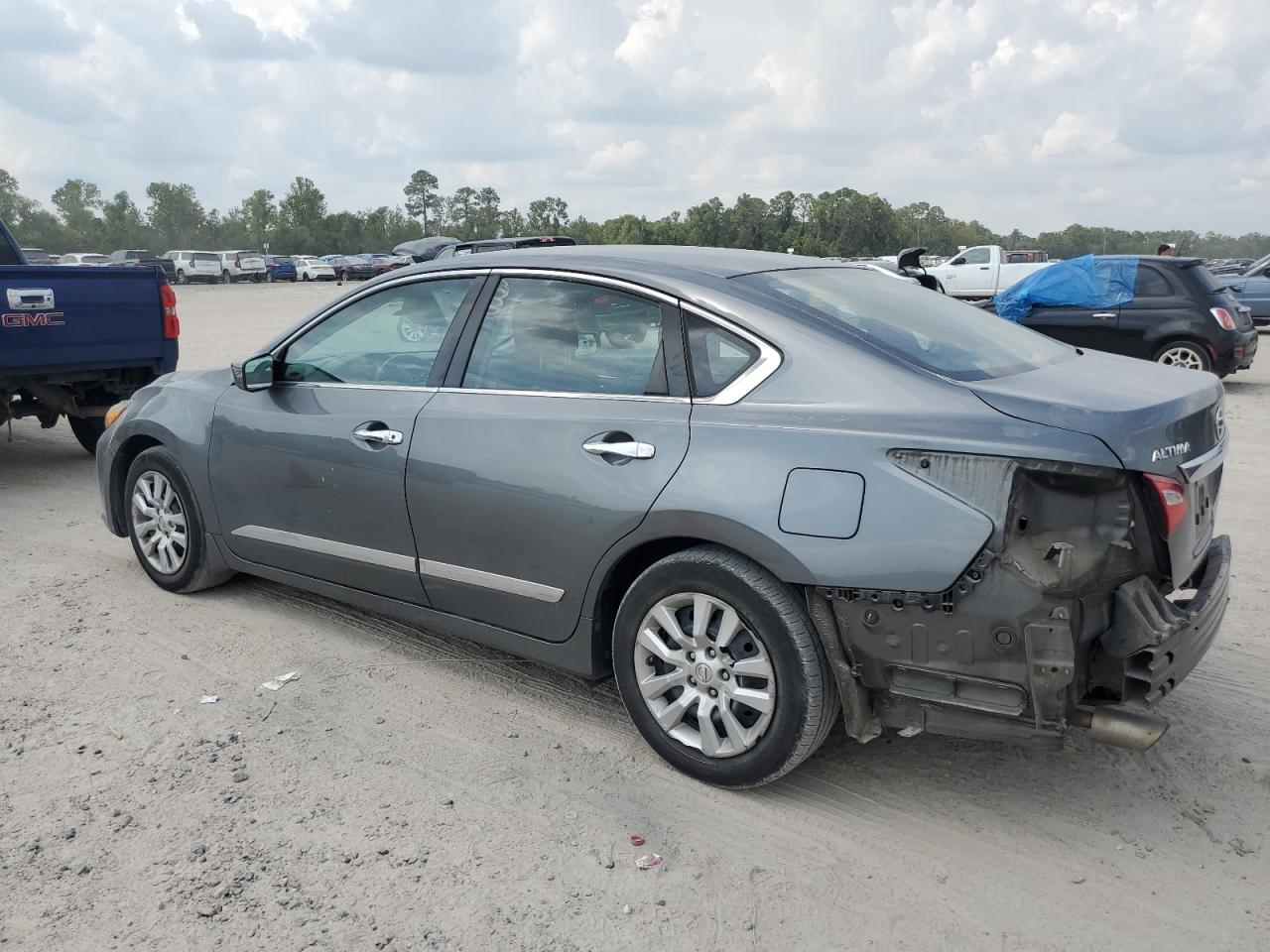 2017 Nissan Altima - Image 2