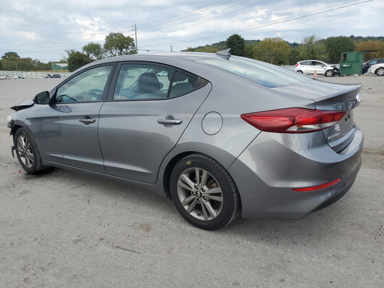 5NPD84LF6JH257640 2018 HYUNDAI ELANTRA - Image 2