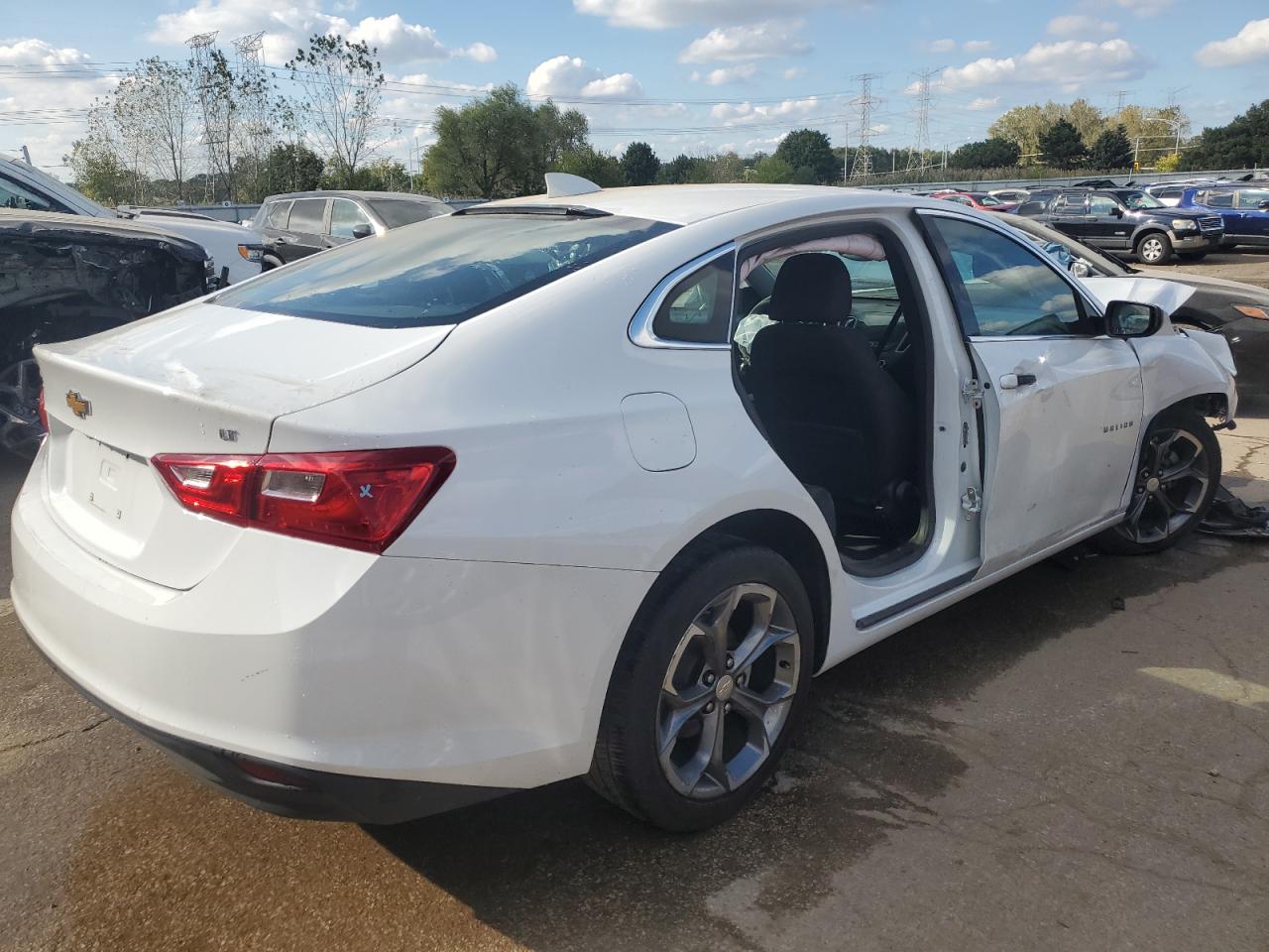 2023 Chevrolet Malibu - Image 3
