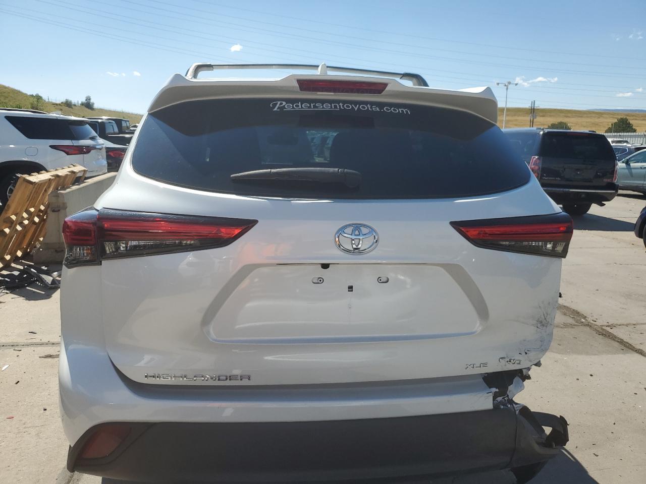 5TDHZRBH3MS535438 2021 Toyota Highlander Xle