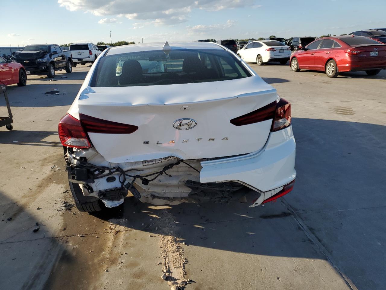 5NPD84LFXKH408240 2019 Hyundai Elantra Sel