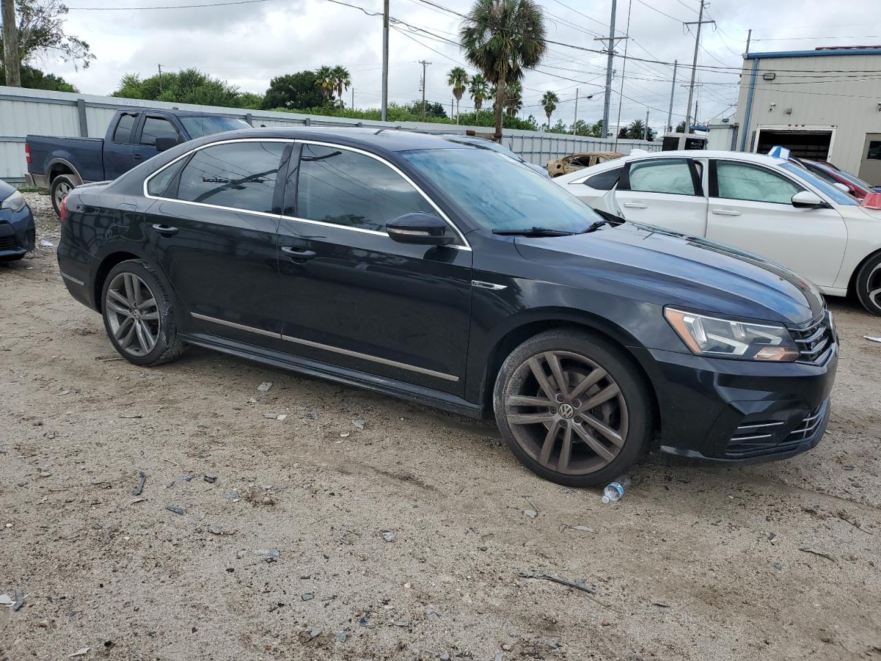 2017 Volkswagen Passat - Image 4
