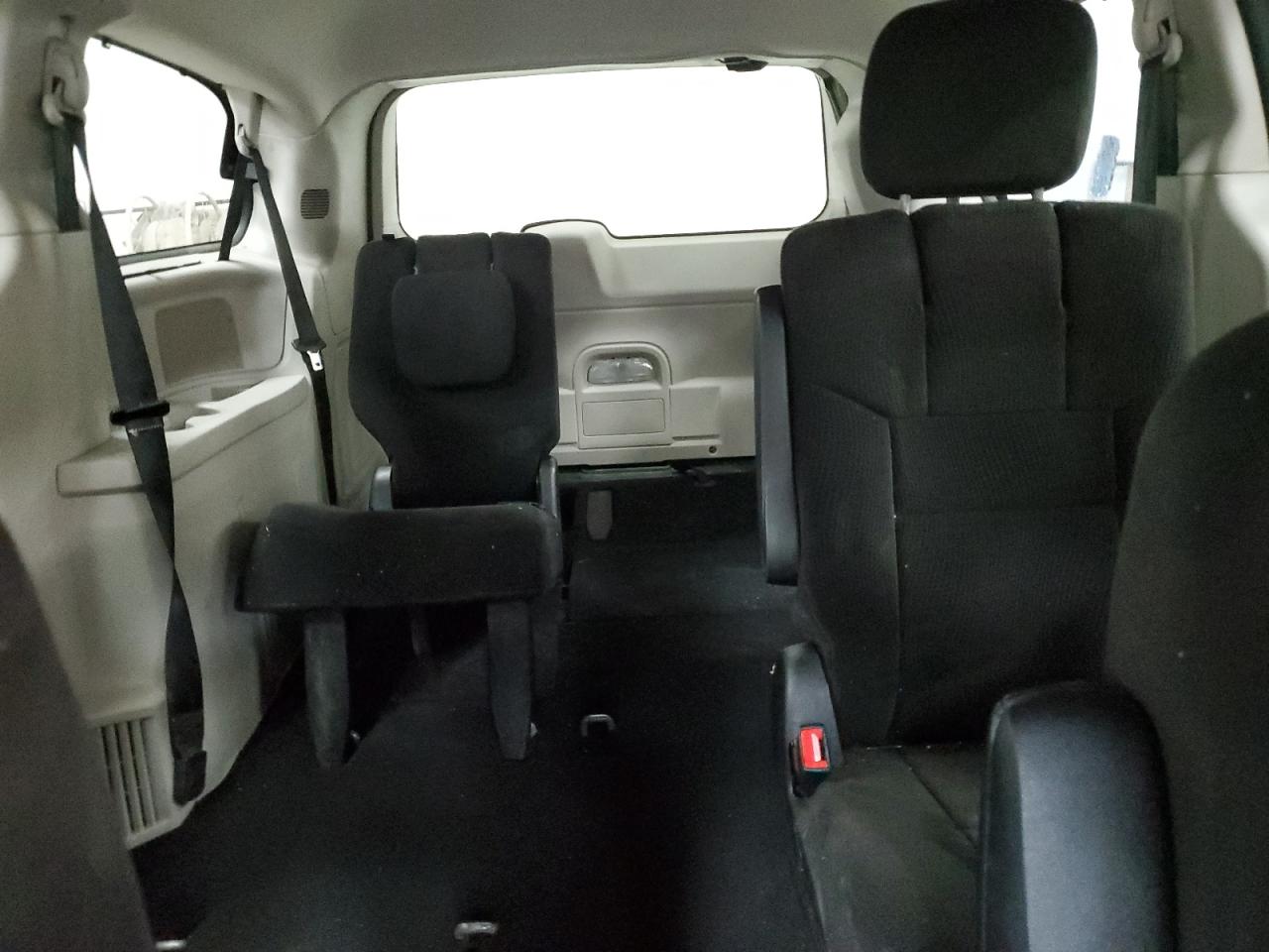 2013 Dodge Caravan - Image 10