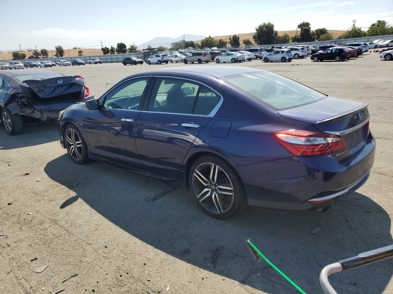 1HGCR2F57GA146404 2016 HONDA ACCORD - Image 2