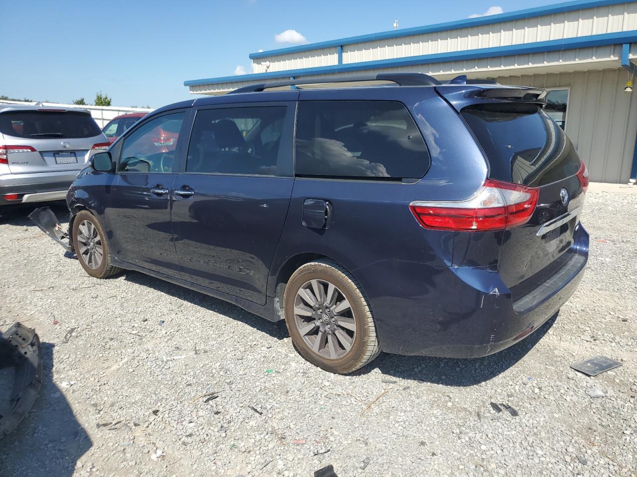 5TDYZ3DC8KS015358 2019 TOYOTA SIENNA - Image 2