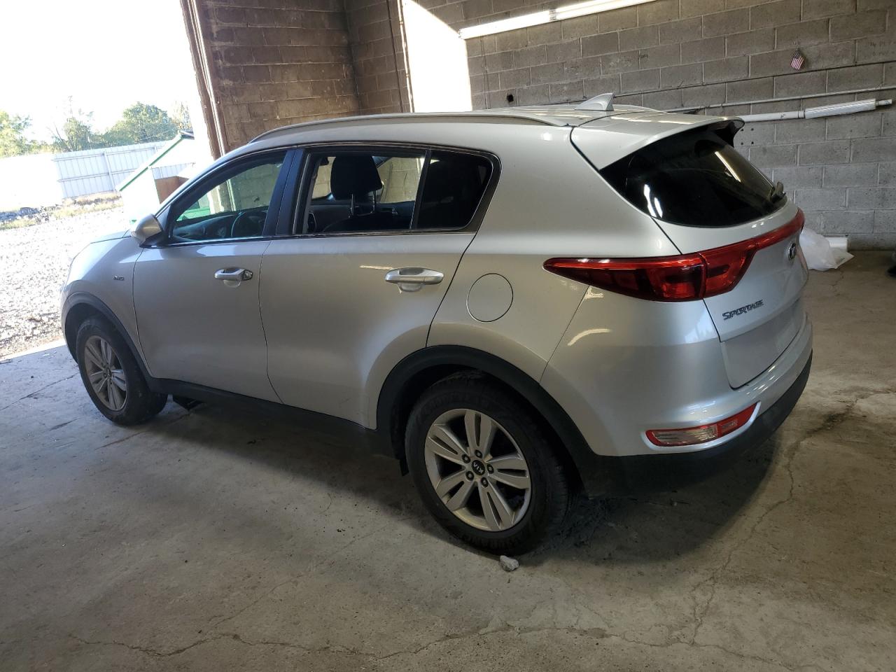 KNDPMCAC7H7246902 2017 KIA SPORTAGE - Image 2