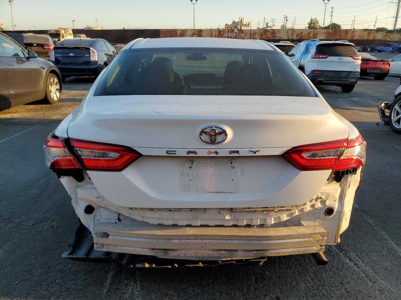 4T1B11HK4JU583289 2018 Toyota Camry L