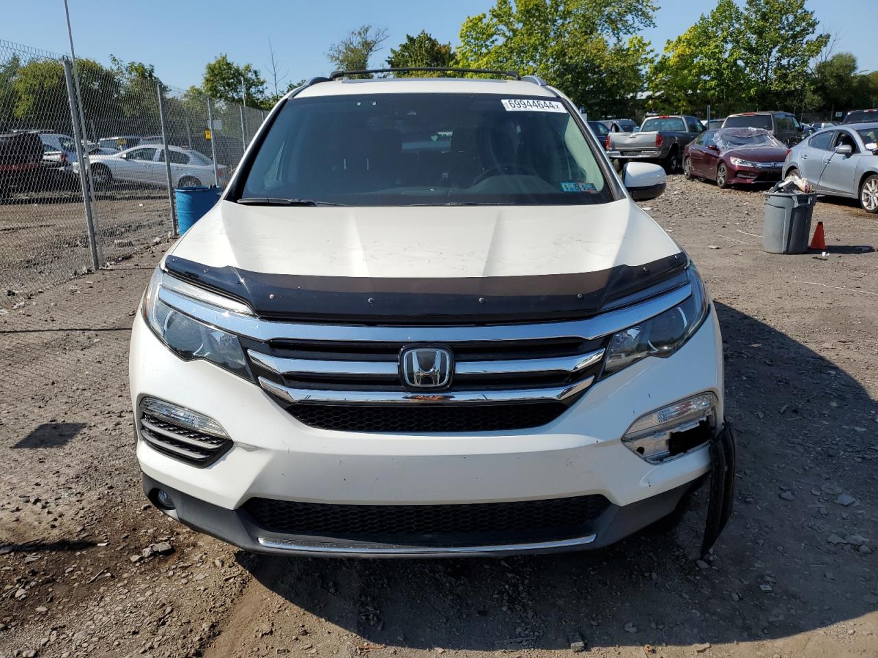 2017 Honda Pilot Elite VIN: 5FNYF6H00HB001557 Lot: 69944644