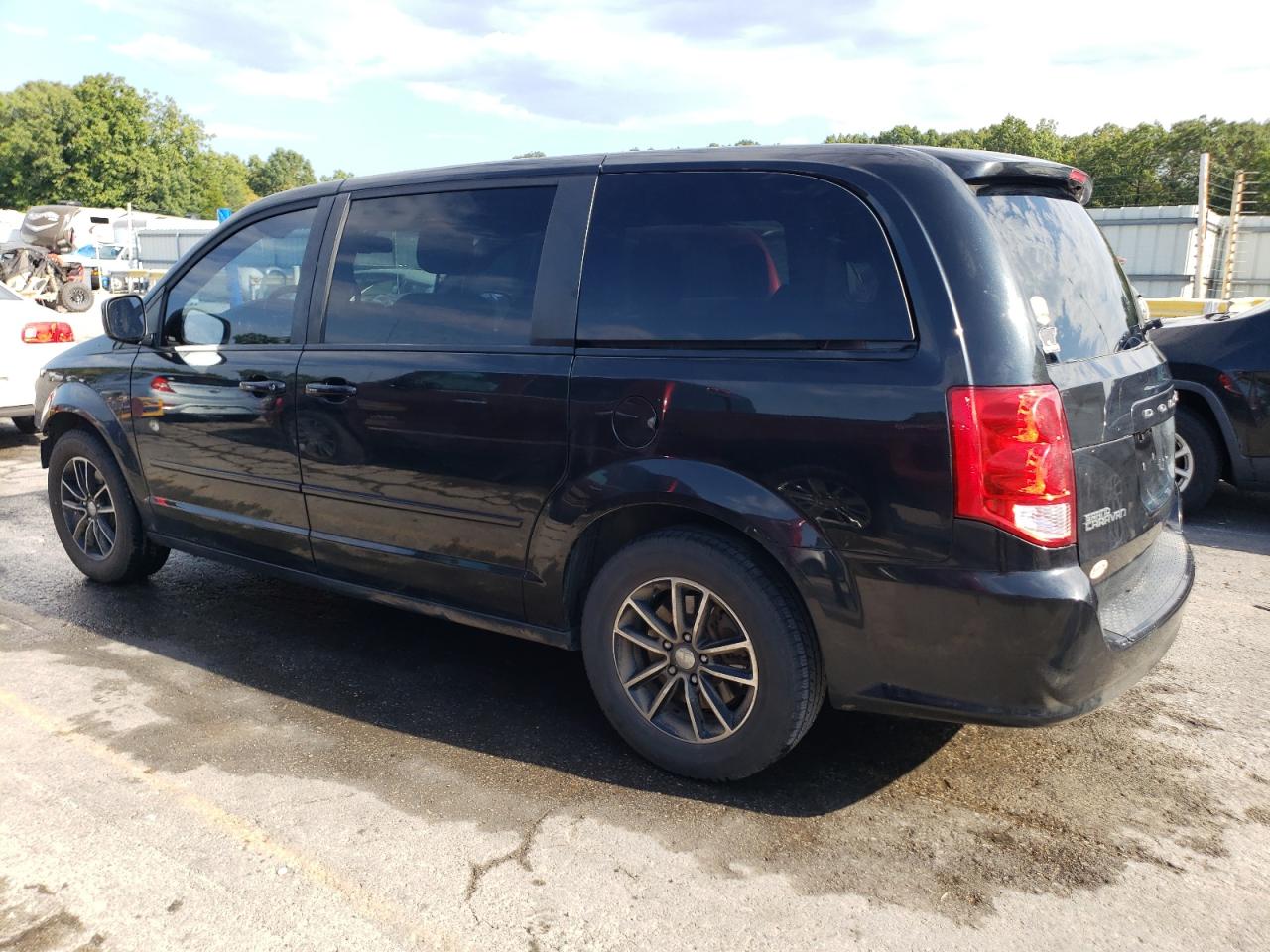2015 Dodge Caravan - Image 2