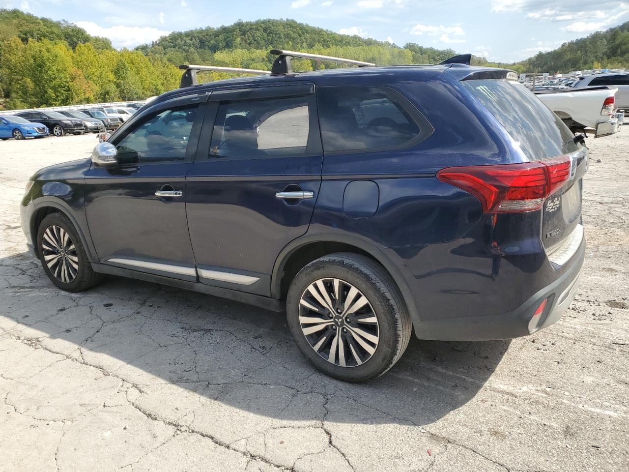 JA4AZ3A32KZ018948 2019 MITSUBISHI OUTLANDER - Image 2