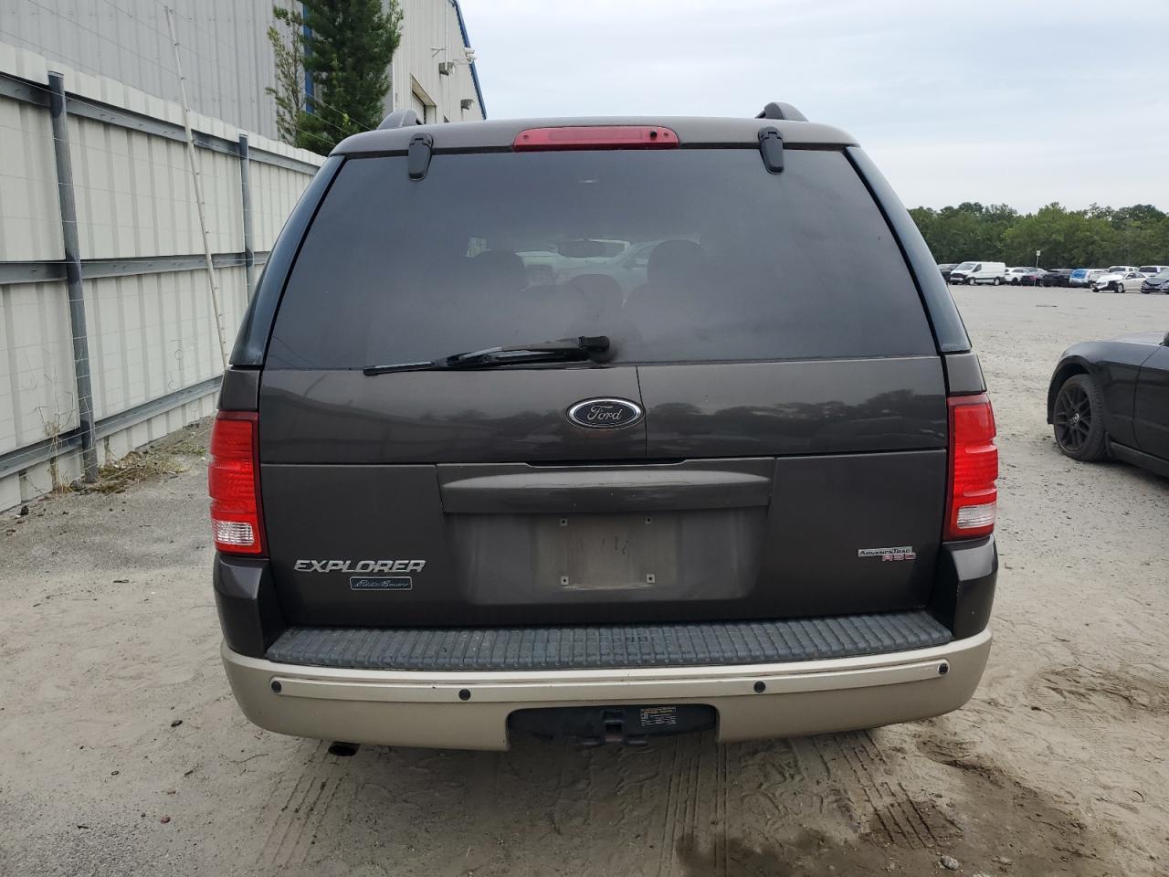 1FMDU74E65UB22734 2005 Ford Explorer Eddie Bauer