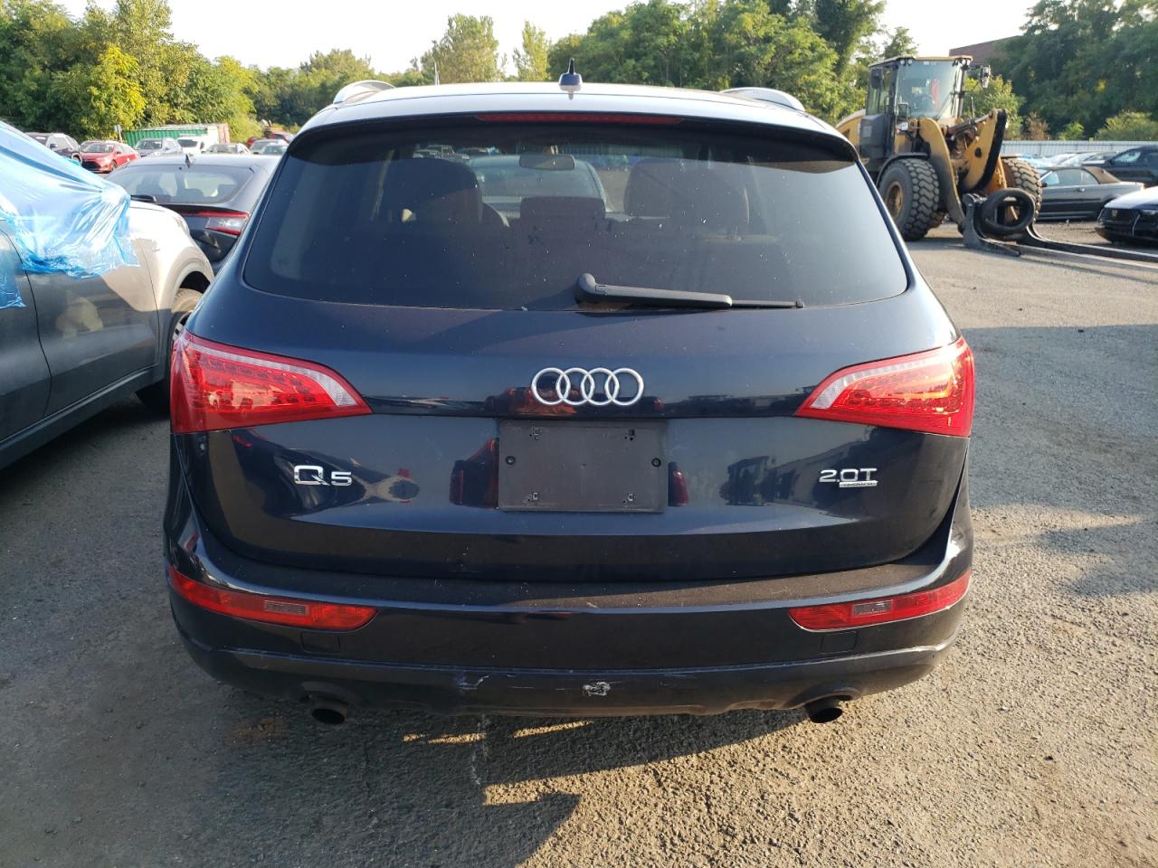 WA1CFAFP2BA009361 2011 Audi Q5 Premium