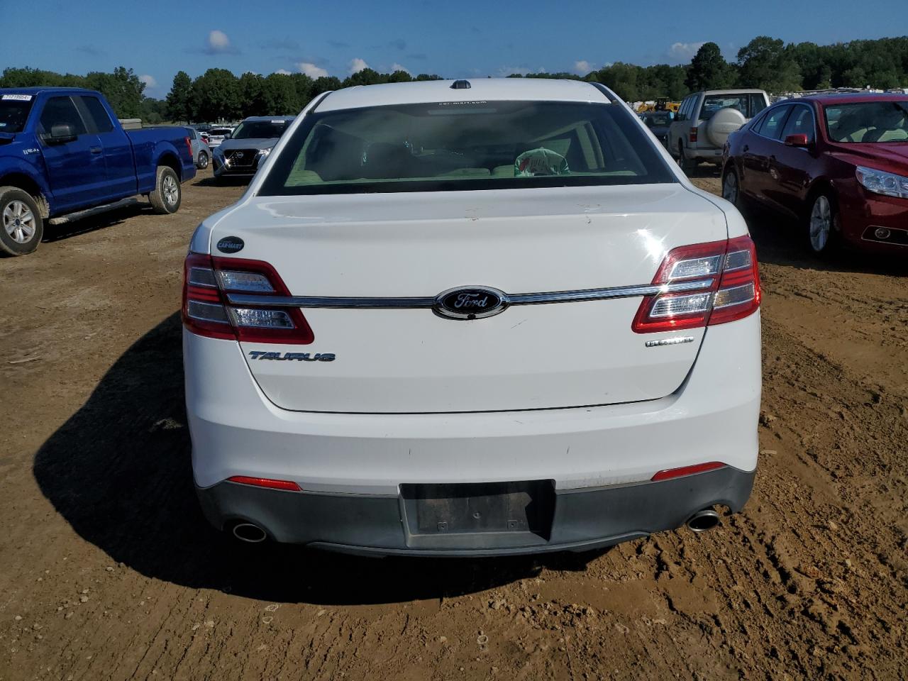 1FAHP2D88FG119575 2015 Ford Taurus Se