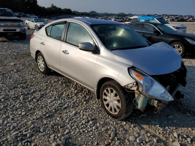  NISSAN VERSA 2015 Srebrny