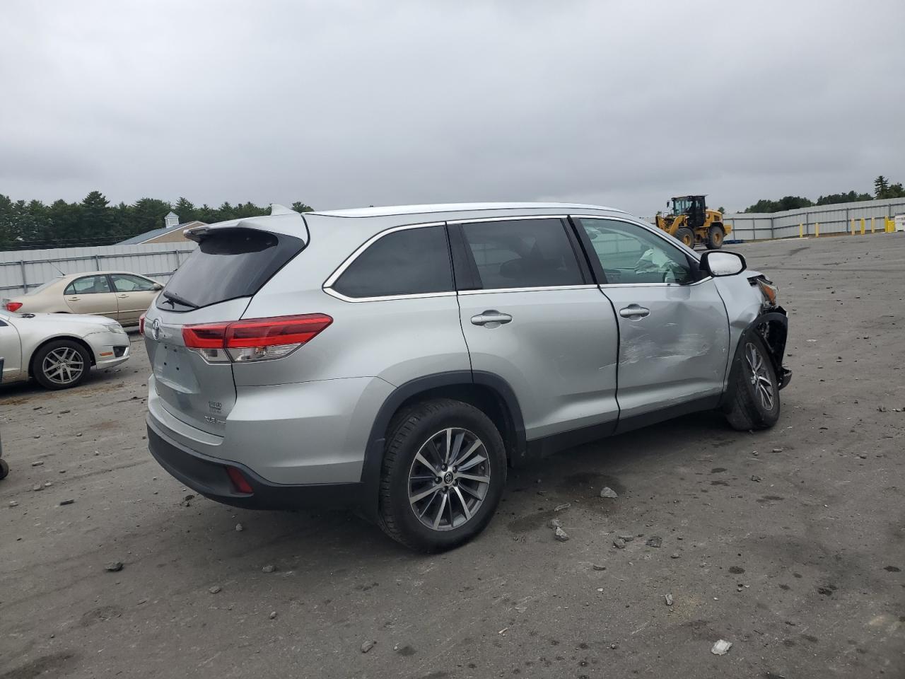 5TDJZRFH1KS719169 2019 Toyota Highlander Se