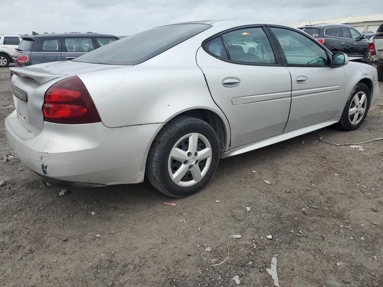 2005 Pontiac Grand Prix - Image 3
