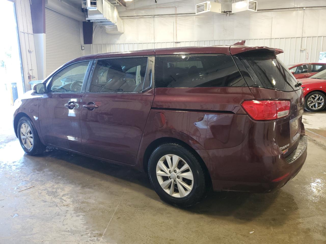 KNDMB5C15J6368122 2018 KIA SEDONA - Image 2