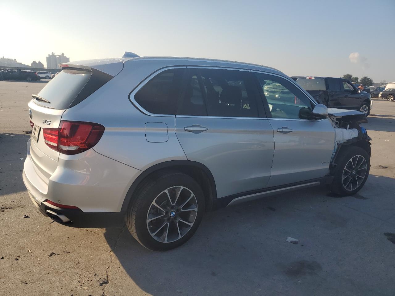 VIN 5UXKR0C51J0X87353 2018 BMW X5 no.3