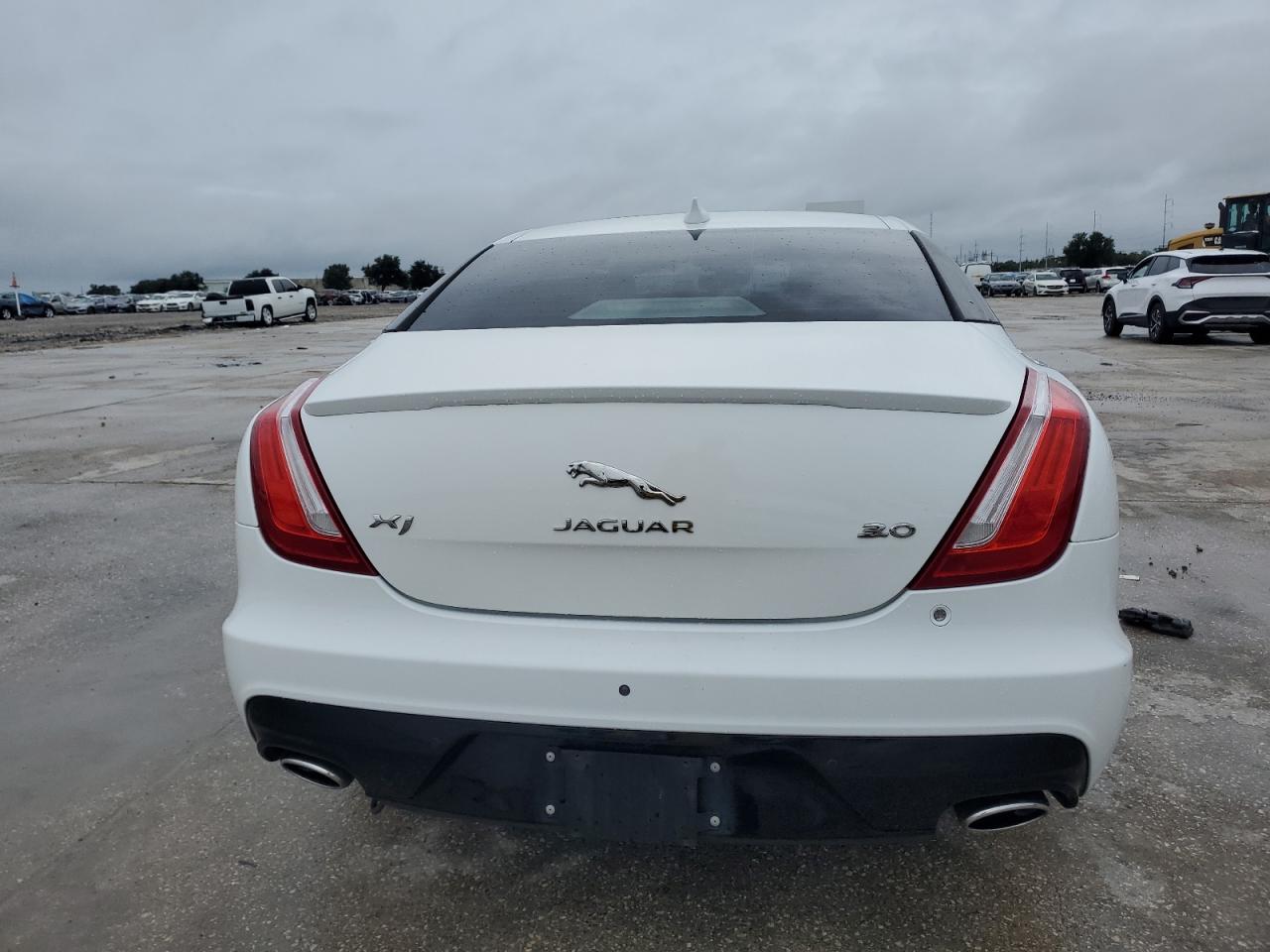 SAJWA1C70K8W21489 2019 Jaguar Xj R - Sport