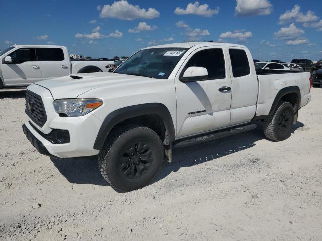  TOYOTA TACOMA 2017 Белы