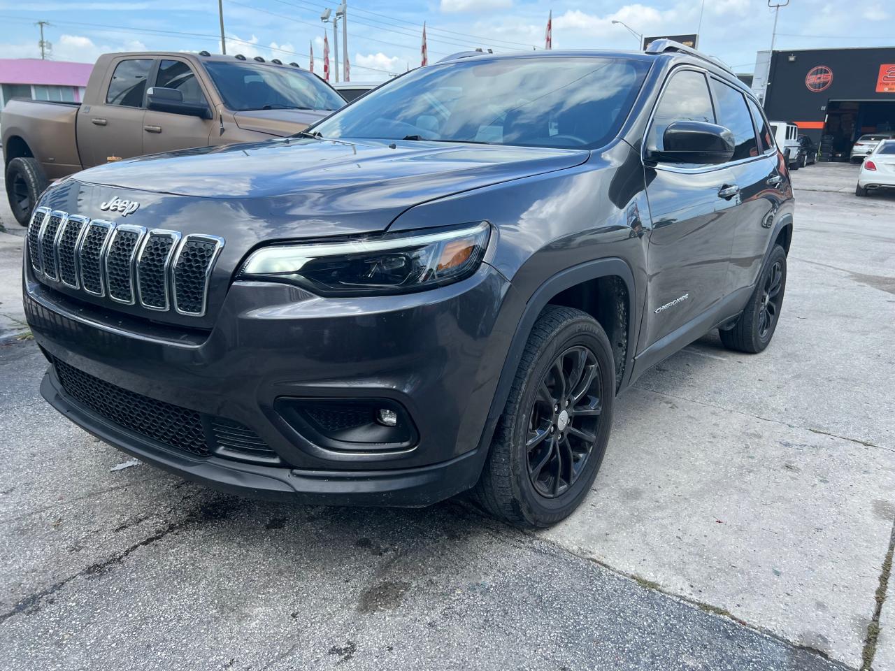 1C4PJLLX4KD243375 2019 JEEP GRAND CHEROKEE - Image 2