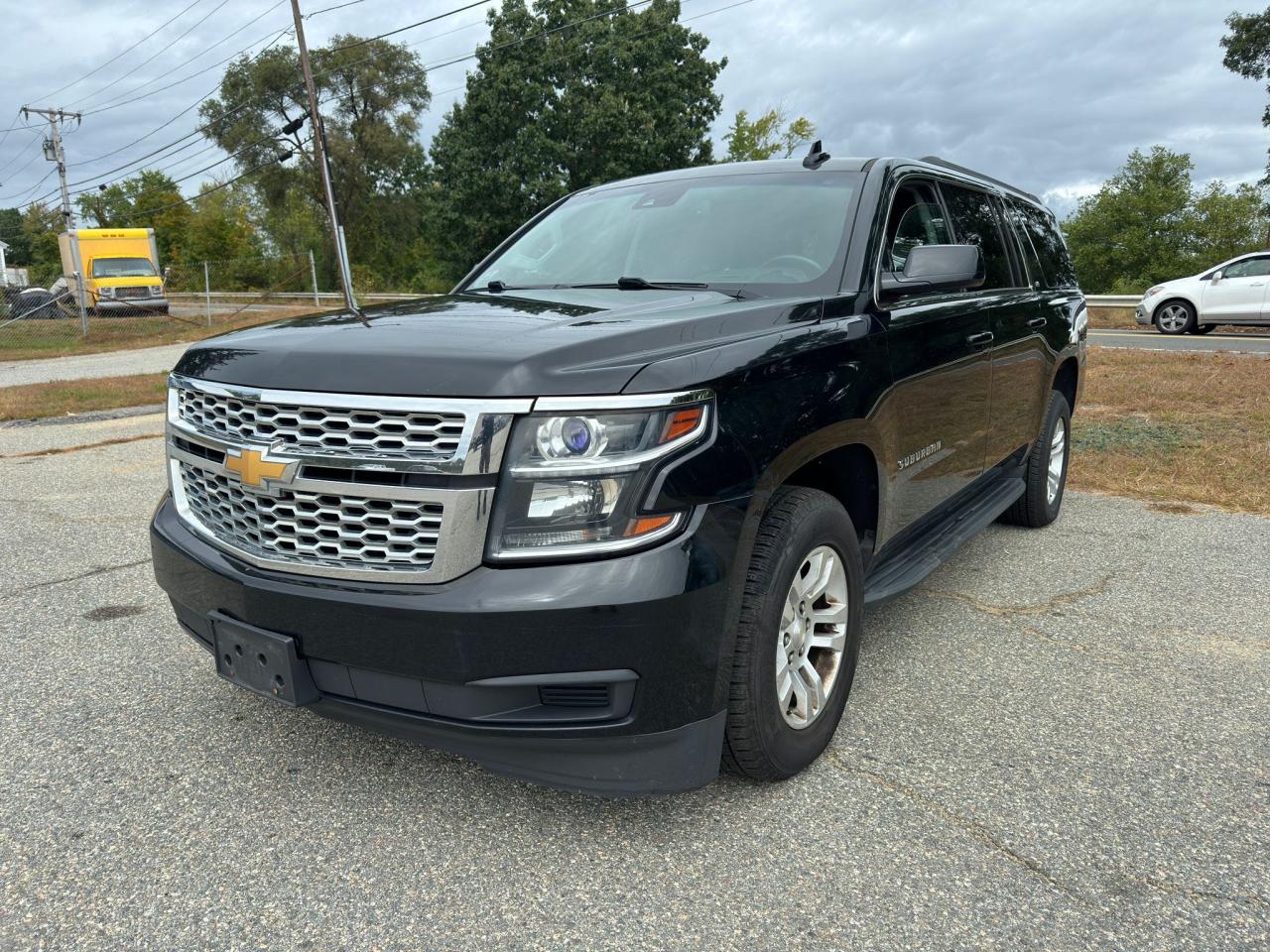 1GNSKHKC3HR163975 2017 CHEVROLET SUBURBAN - Image 2