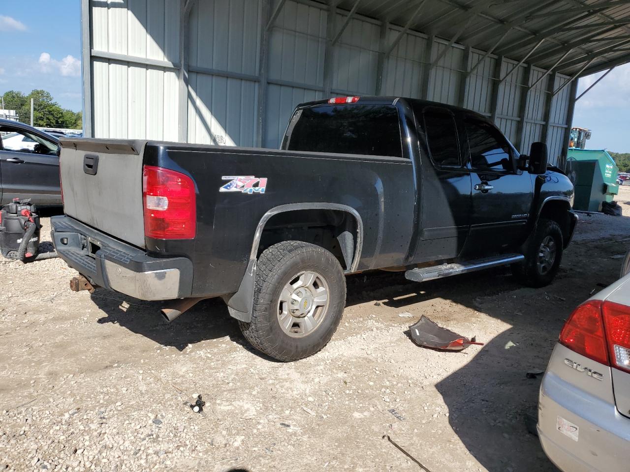 2009 Chevrolet Silverado - Image 3