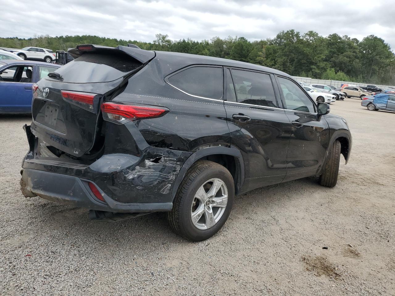 2022 Toyota Highlander - Image 3