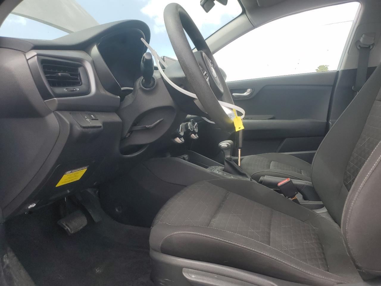 2021 Kia Rio - Image 7