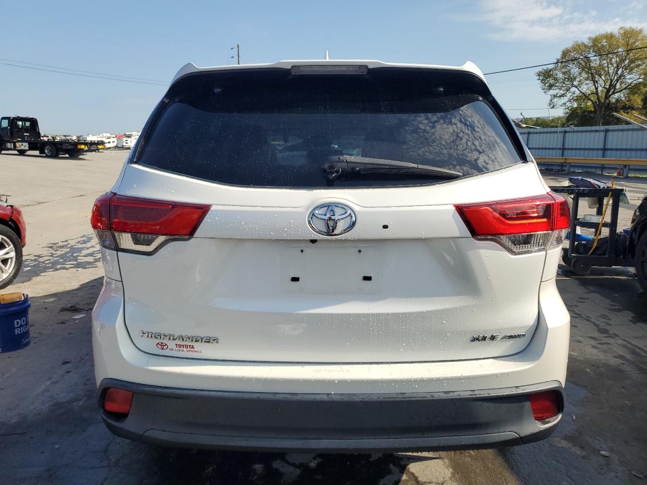 5TDJZRFH5HS445015 2017 Toyota Highlander Se