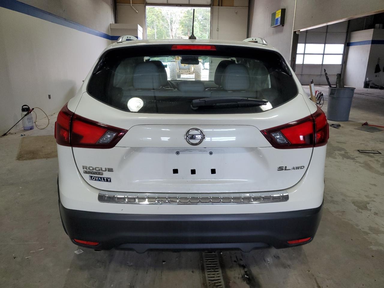 JN1BJ1CR5JW263222 2018 Nissan Rogue Sport S