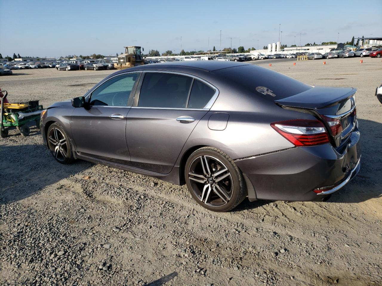 1HGCR2F55HA086723 2017 HONDA ACCORD - Image 2