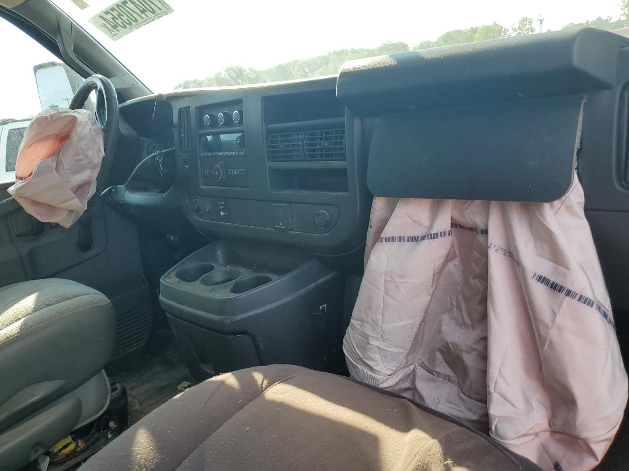 2017 Chevrolet Express - Image 8