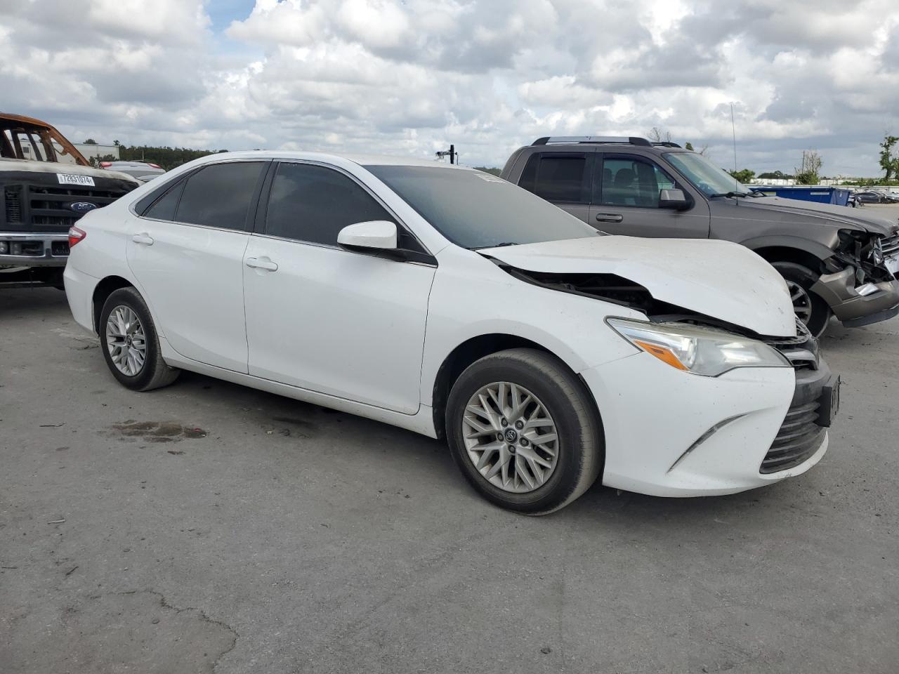 VIN 4T1BF1FK1GU609327 2016 TOYOTA CAMRY no.4