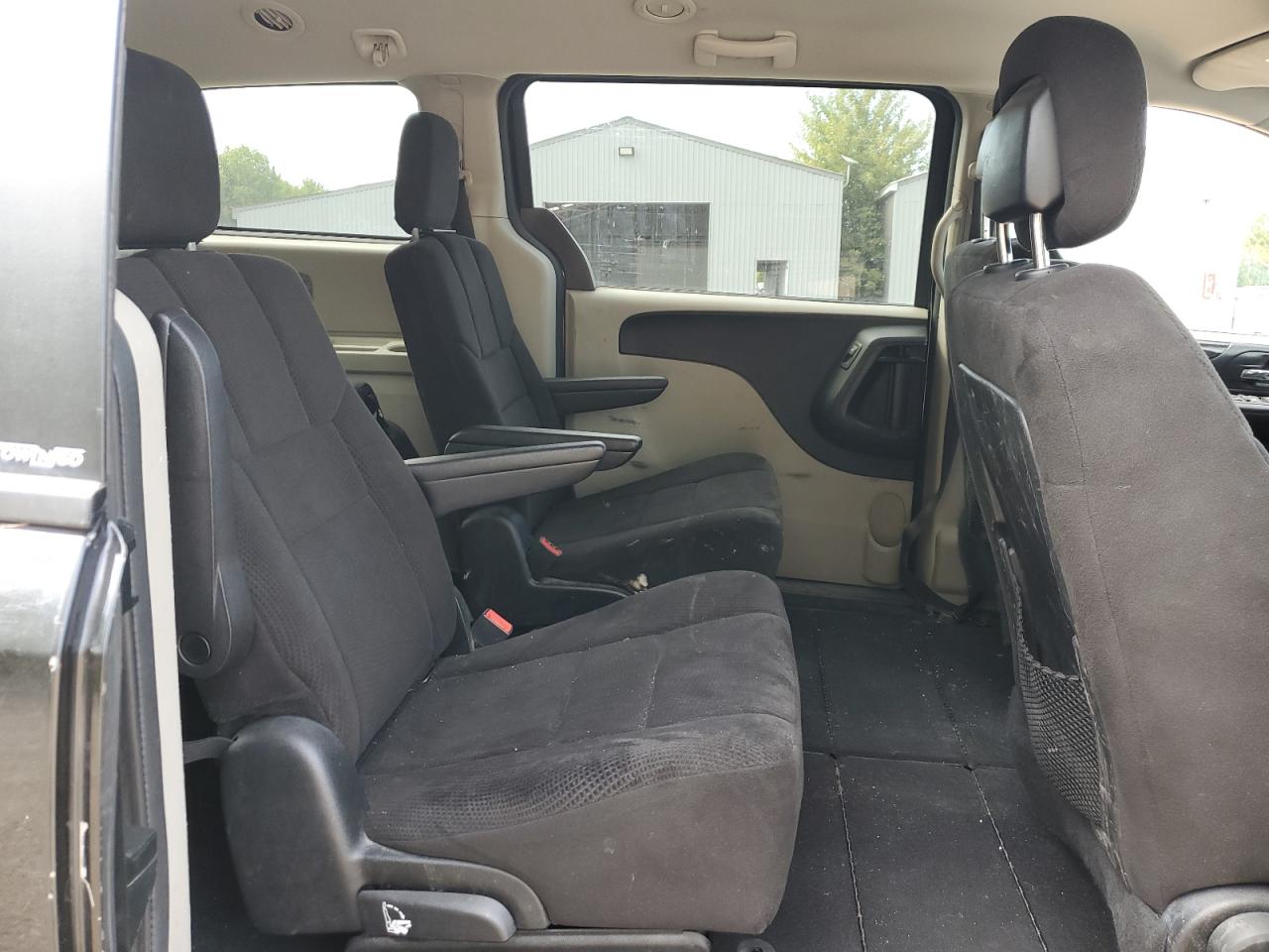 2013 Dodge Caravan - Image 11