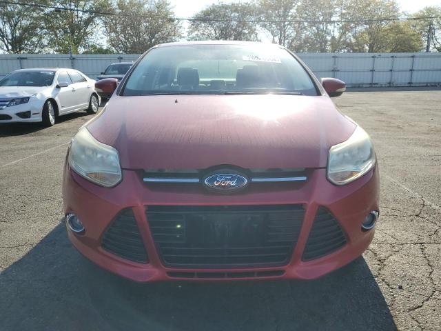 Sedans FORD FOCUS 2012 Red