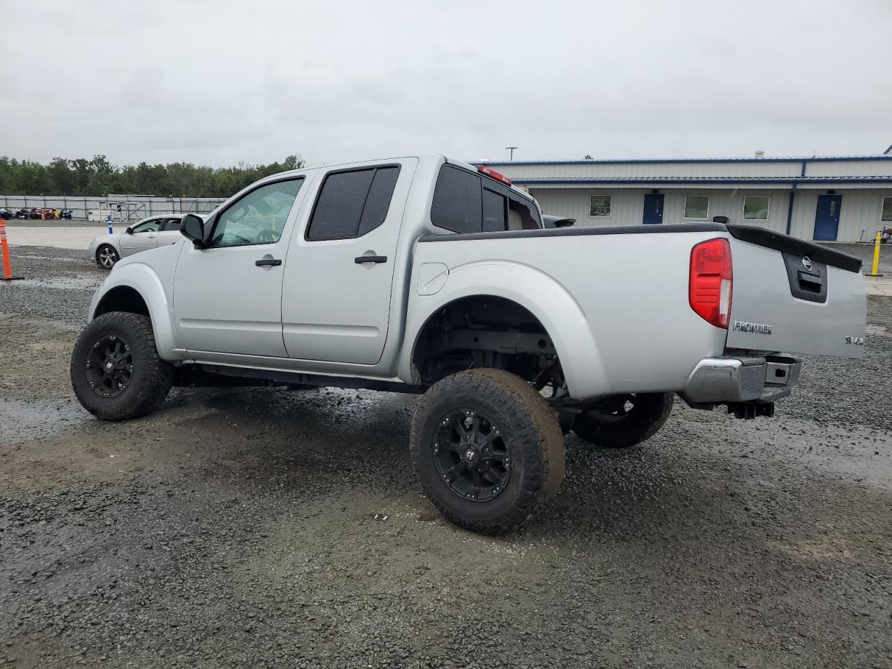 1N6AD0EV6HN702722 2017 NISSAN NAVARA - Image 2