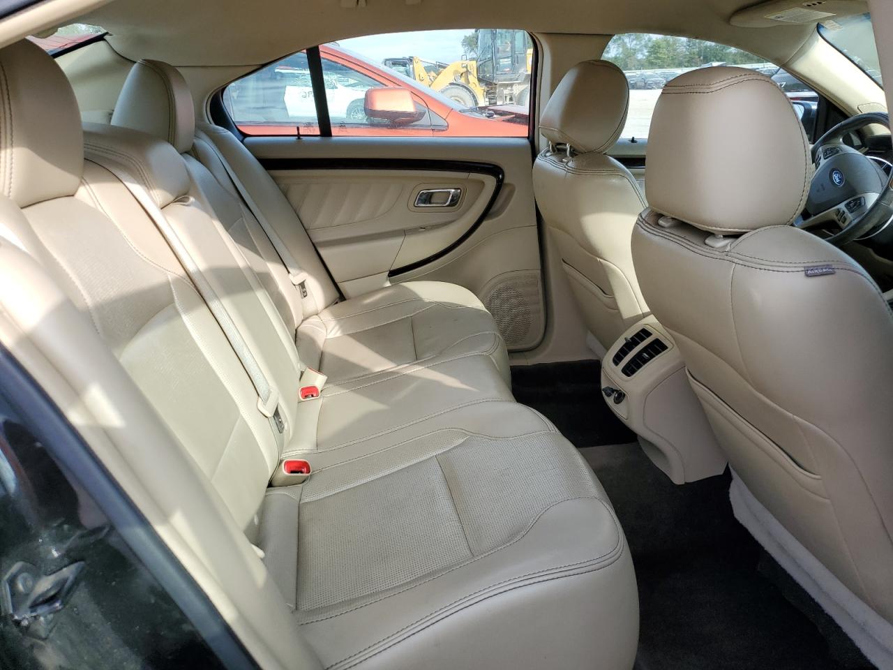 2013 Ford Taurus - Image 10