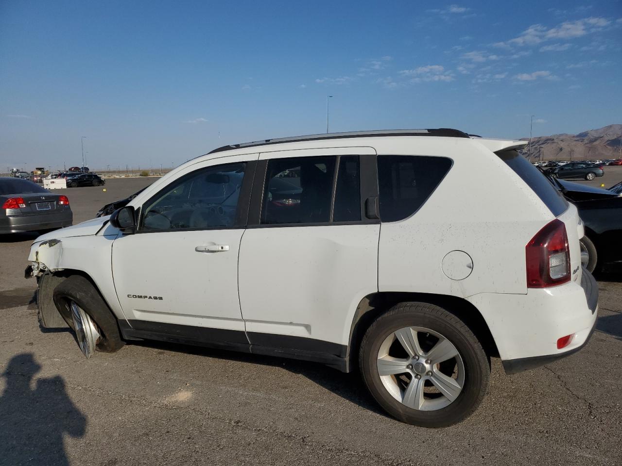 1C4NJDBB5GD571687 2016 JEEP COMPASS - Image 2